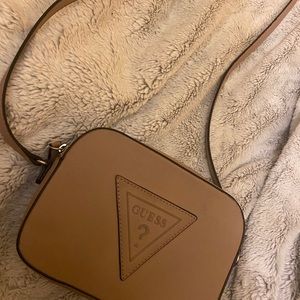 GUESS cross body 💓 Willing to accept any offer !